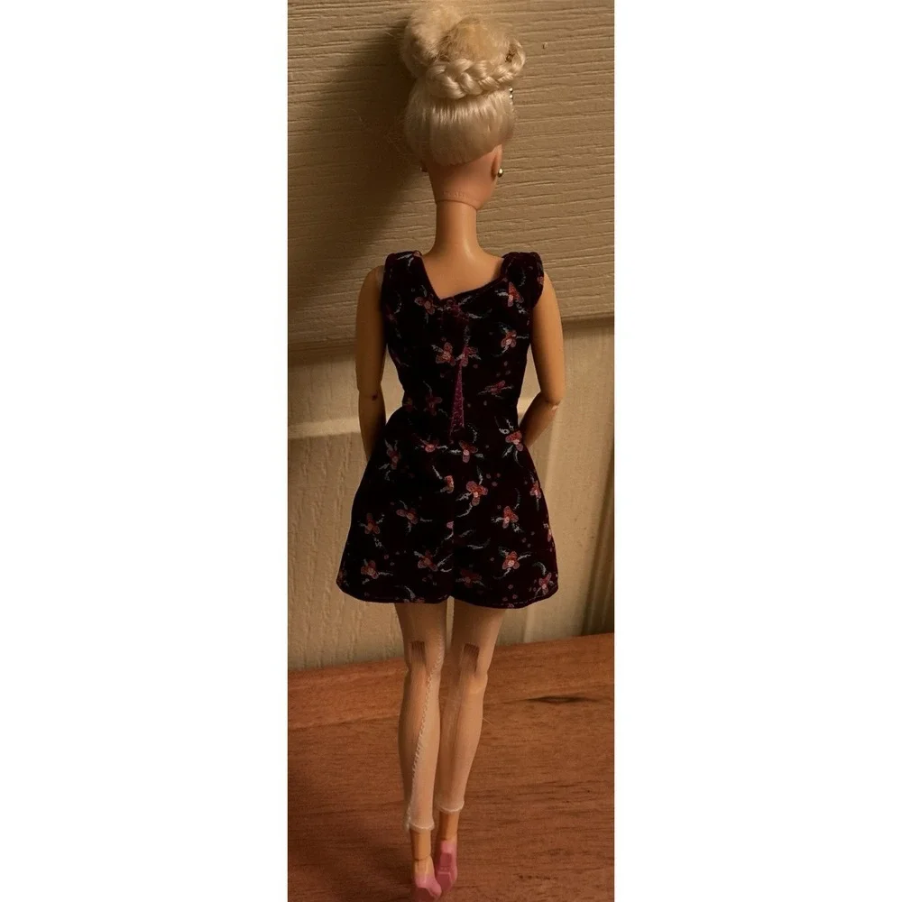 1991 Mattel Barbie Doll With‎ Crown, Purple Velvet Dress, Blonde Hair Blue Eyes